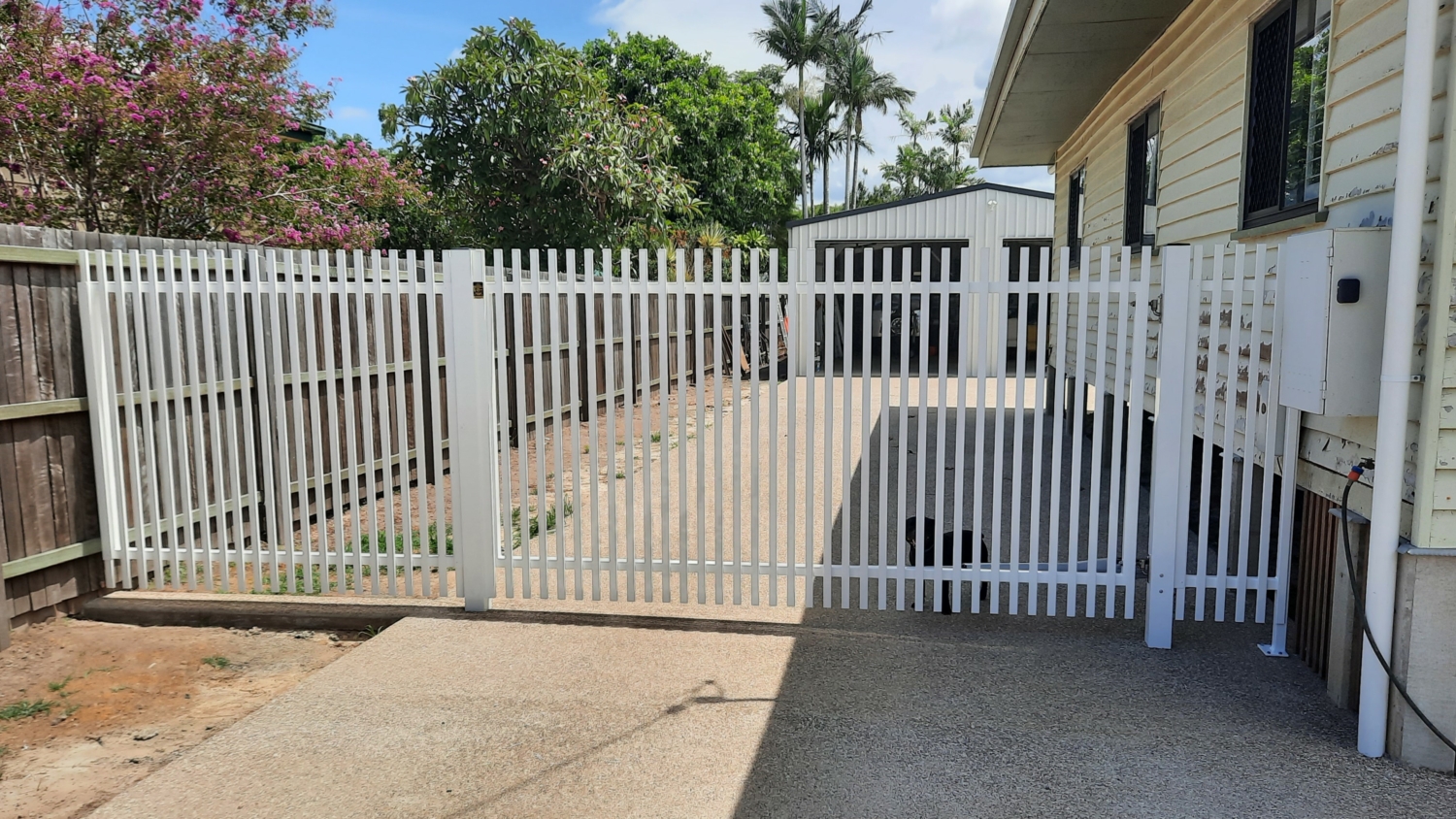 Shaking Gate Swinging Gates - Complete Barrier Solutions